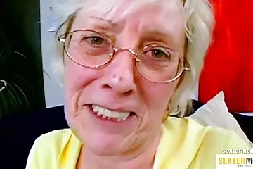 Lerántotta kedvesét a szájában, és lenyelte a spermát. anya fia szex ingyen