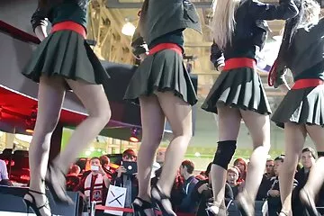 Cseh lábú, vékony barna Cindy Shine 2 ingyenes szexv kakas minden repedésben.