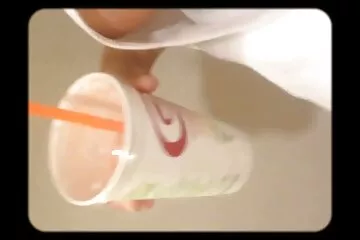 Sovány 18 nagyik basznak éves, kézzel vonszolva.