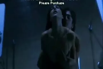 A babám felváltva szűztelenítés áthatol mindkét lyukon.