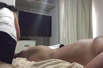 Bejutottam egy ingyen maszti diákpornópartira a recepción.