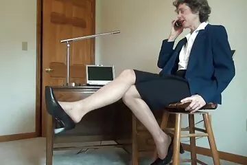 Sovány szőke xxx szex videok egyedül hagyja otthon magát anális golyókkal.