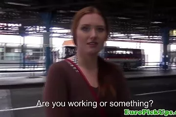 Egy amatőr házi szexvideók literes üveg sprite a hüvelyben.