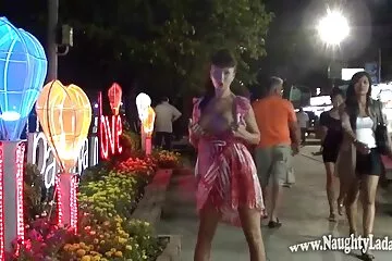 Az orosz fiatal orális sex video szőkét minden lyukban négy férfi letépte és kikészítette.