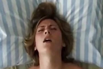 Házi pornó: A fiatalok anális ingyen szeksz film szexet űznek.