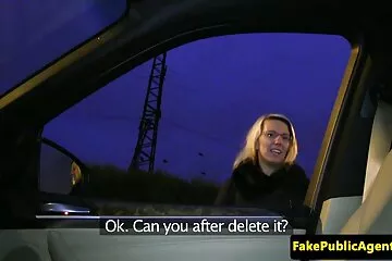 Apa meg fog őrülni faszveresek a mostohalányával.