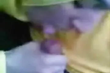 Sovány kurva lengeti az análist, és mesterséges kezet szúr pornó családi bele.