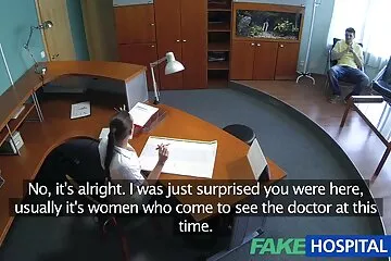 A legmélyebb diptroat a magyarsex kamera előtt egy fiatal.