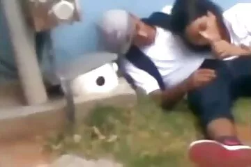 Szuper rugalmas lány maszturbál magyargruppen a kamerán.